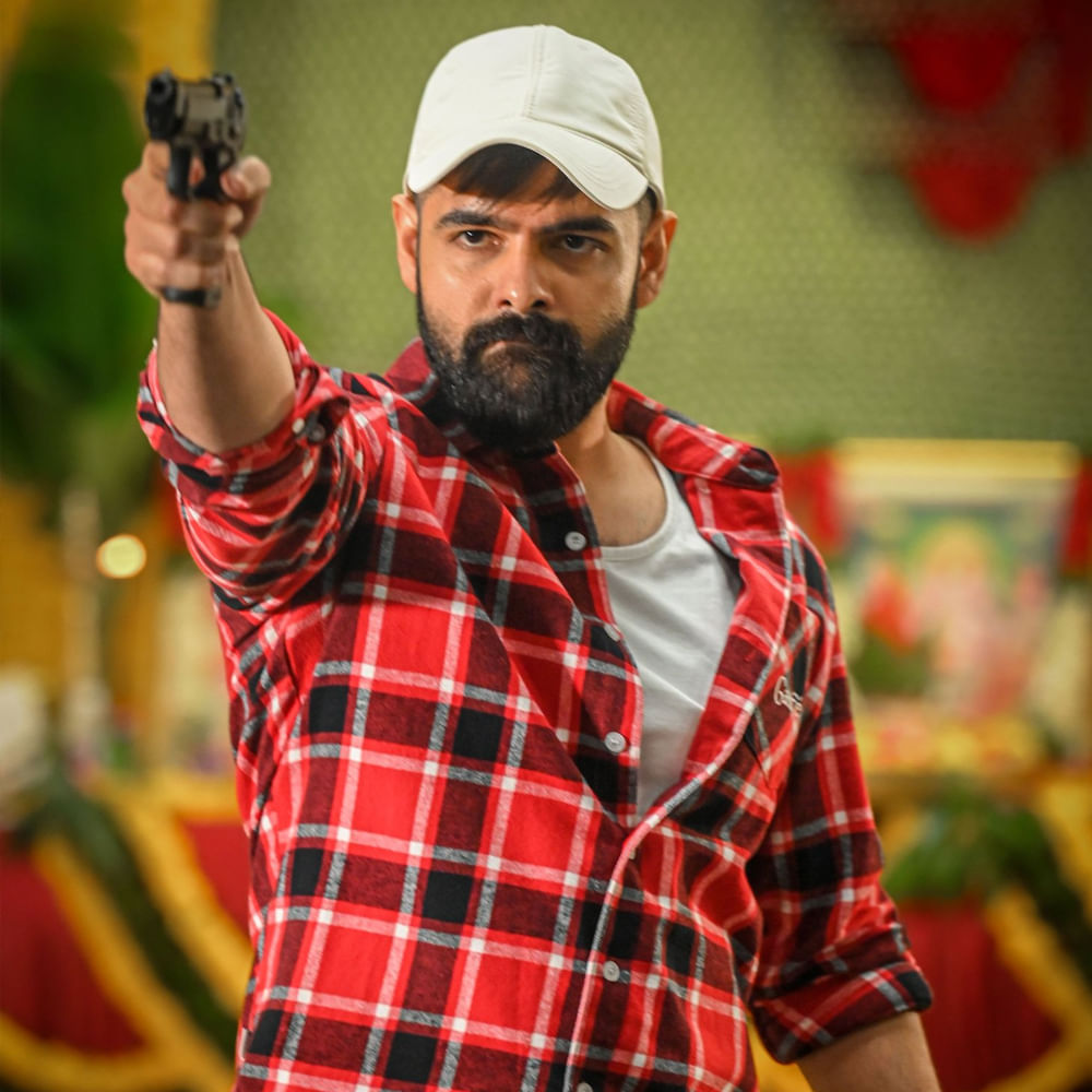 ఆ హిట్‌ జోష్‌తో  విజయ్‌ దేవరకొండ హీరోగా పూరి చేసిన ప్యాన్‌ ఇండియా సినిమా లైగర్‌ ఫ్లాప్‌ అయింది. అందులో నుంచి కంబ్యాక్‌ కావడానికి మళ్లీ ఇస్మార్ట్ స్టోరీనే సెలక్ట్ చేసుకున్నారు కెప్టెన్‌.