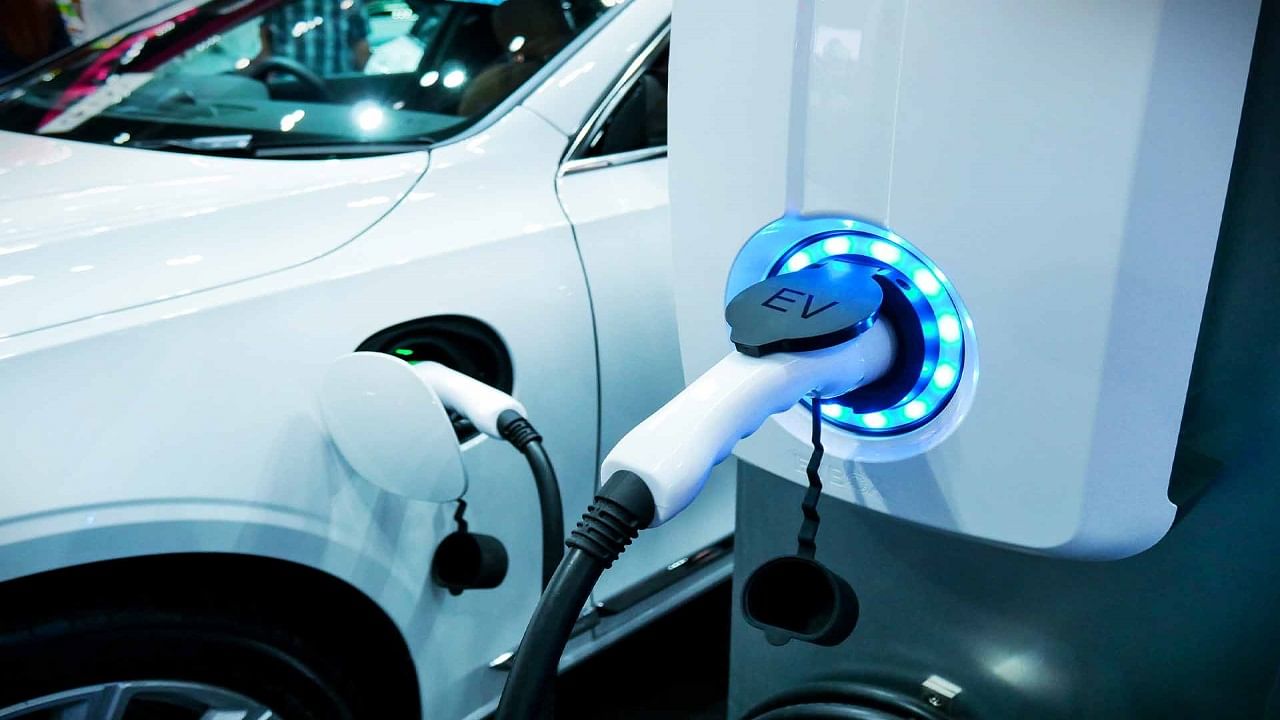 Electric Car Maintenance: ఎలక్ట్రిక్ కారుంటే చాలా డబ్బు ఆదా.. ఓ మంచి పొదుపు పథకంలో వచ్చినంత రాబడి.. అదెలా? తెలుసుకుందాం రండి..