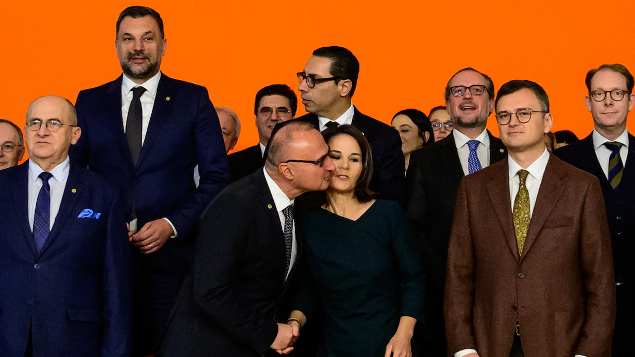 EU Meet Kissing Row: 'ప్రపంచ నేతల సమక్షంలో మహిళా మంత్రికి ముద్దు' తీవ్ర విమర్శల పాలైన విదేశాంగ మంత్రి