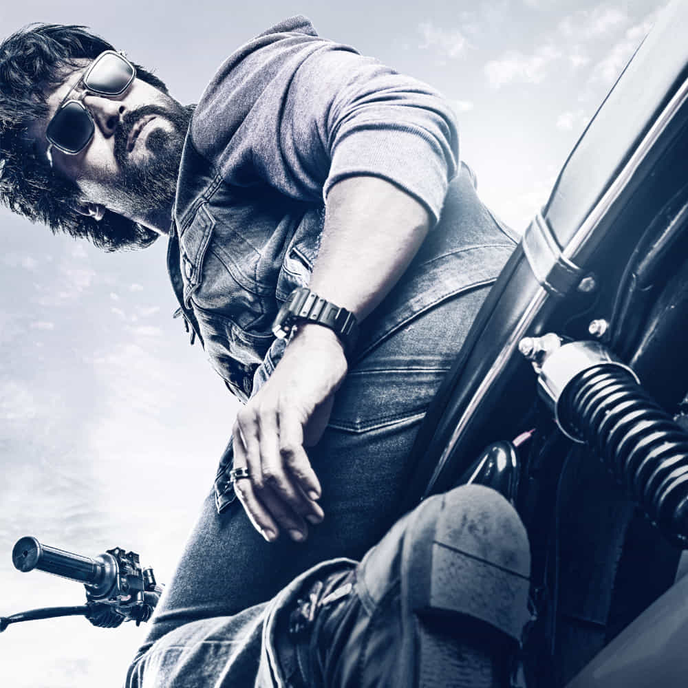 ఒకేసారి రెండు సినిమాలతో ట్రావెల్ చేస్తున్నశంకర్ ఇప్పుడు ఓ హీరోను ఇబ్బంది పెడుతున్నారు. ఇండియన్ 2 ఆగిపోవటంతో గేమ్ చేంజర్ను స్టార్ట్ చేసిన దర్శకుడు, కమల్ లైన్లోకి రావటంతో చరణ్ను లైట్ తీసుకున్నారు. అధికారికంగా గేమ్ చేంజర్ వర్క్ ఆగకపోయినా.. ఏదో గ్యాప్ దొరికినప్పుడు చరణ్ సినిమాను షూటింగ్ చేస్తున్నారు.