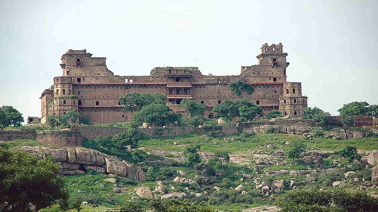 Gharkundar Fort: ఝాన్సీలోని అంతుచిక్కని రహస్యమైన కోట..! చూసేందుకు వెళ్లిన పెళ్లి బృందం అదృశ్యం..
