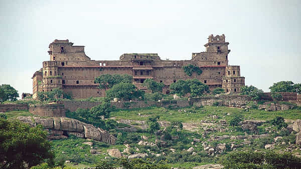 Gharkundar Fort: ఝాన్సీలోని అంతుచిక్కని రహస్యమైన కోట..! చూసేందుకు వెళ్లిన పెళ్లి బృందం అదృశ్యం..