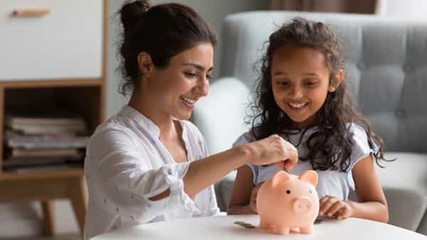 Best Investments: ఆడపిల్లల బంగారు భవిష్యత్కు ఆ పథకాలే ముఖ్యం… నమ్మలేని వడ్డీ రేట్లు మీ సొంతం