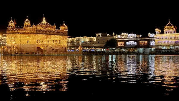ప్రఖ్యాత గోల్డెన్ టెంపుల్లో చోరీ.. విరాళాల కౌంటర్ నుంచి నగదు లూటీ.. ఆ నలుగురిపై అనుమానం..!