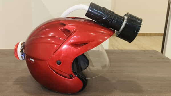 Smart Helmet: స్మార్ట్ హెల్మెట్.. ప్రమాదం జరిగితే వెంటనే అంబులెన్స్కు కాల్ చేస్తుంది..!