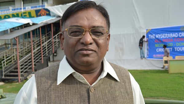 Telangana: ఎన్నికల వేళ మరో ట్విస్ట్.. మాజీ క్రికెటర్ల ఇళ్లపై ఐటీ సోదాలు.. పూర్తి వివరాలు..