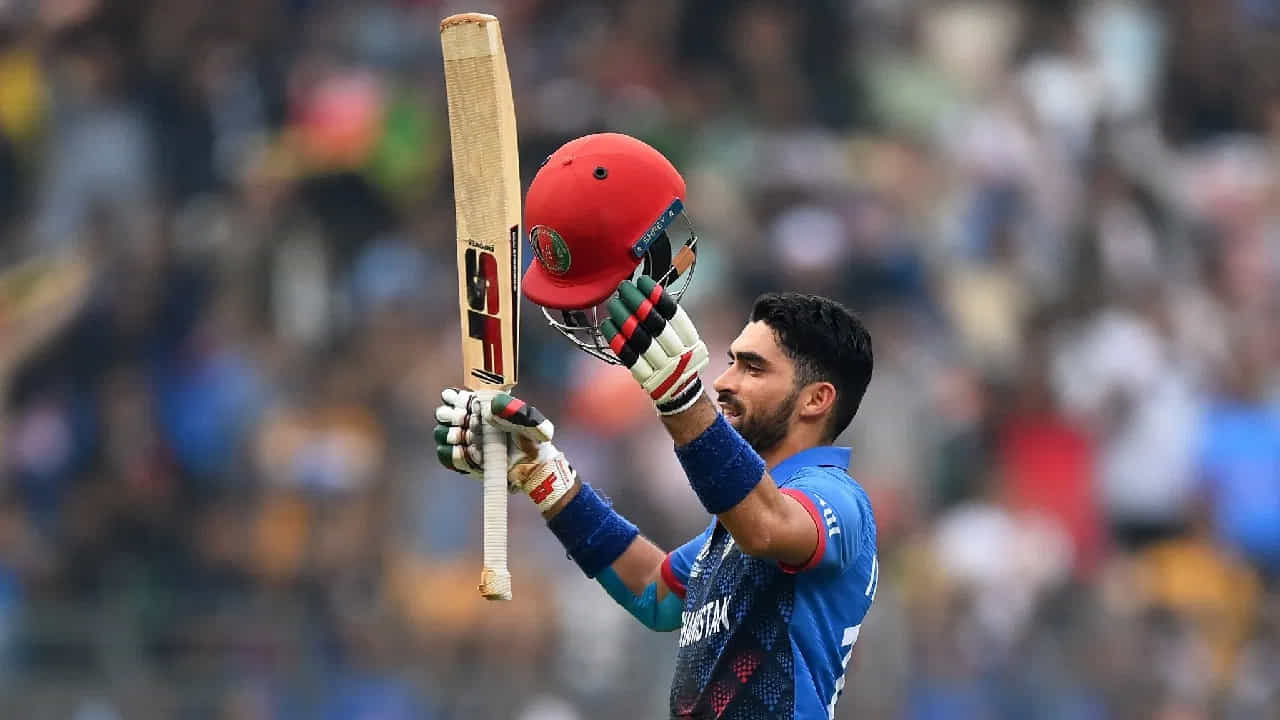 అంతే కాకుండా వన్డే ప్రపంచకప్లో సెంచరీ చేసిన నాలుగో పిన్న వయస్కుడైన బ్యాట్స్మెన్గా కూడా ఇబ్రహీం జద్రాన్ నిలిచాడు. అది కూడా విరాట్ కోహ్లీని అధిగమించడం విశేషం.
