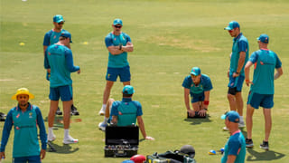 Video: ఔటైనా క్రీజు వదలని ఆస్ట్రేలియా ఆటగాడు.. కట్‌చేస్తే.. షాకిచ్చిన అంపైర్.. ఇంత బలుపు పనికిరాదన్న నెటిజన్లు