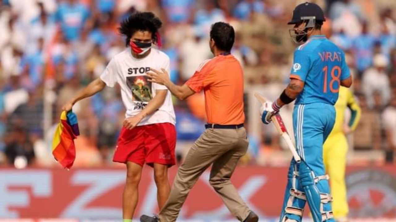 IND vs AUS: జోరుగా మ్యాచ్.. కట్చేస్తే.. మైదానంలో ఎంట్రీ ఇచ్చిన ఓ వ్యక్తి.. కోహ్లీ వద్దకు వెళ్లి ఏం చేశాడంటే?