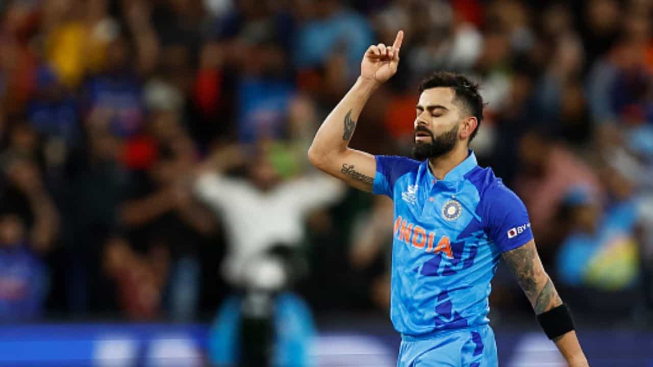 ఈ క్రమంలో వార్త రాసే సమయానికి భారత జట్టు 23.5 ఓవర్లలో ఒక వికెట్ నష్టానికి 172 పరుగులు చేసింది. విరాట్ కోహ్లీ, శ్రేయాస్ అయ్యర్ క్రీజులో ఉన్నారు. శుభ్మన్ గిల్ 65 బంతుల్లో 79 పరుగులు చేసి రిటైర్ అయ్యాడు.