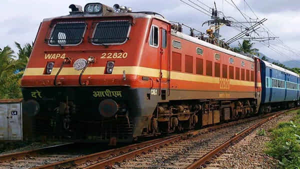Panic Switch: ప్రయాణికుల భద్రతకు రైల్వే శాఖ కీలక చర్యలు.. ఇకపై రైల్వే స్టేషన్స్లో ప్రత్యేక స్విచ్..