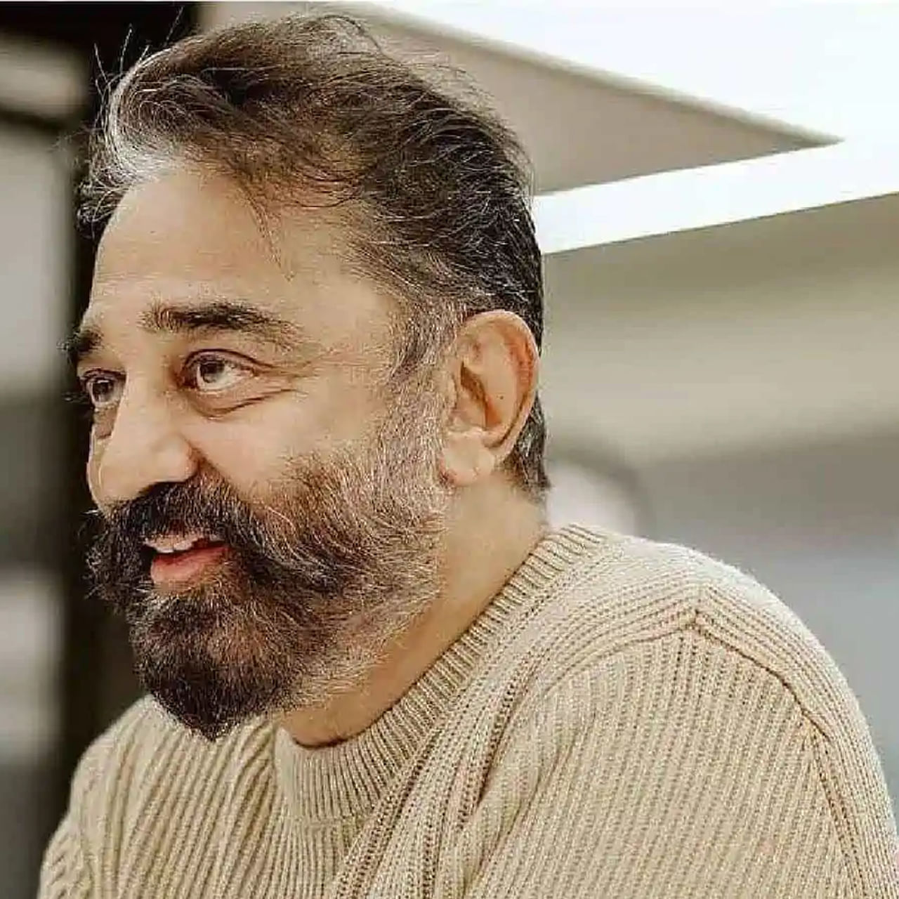 ఒక్క హిట్.. ఒకే ఒక్క హిట్ కమల్ హాసన్ కష్టాలను తీర్చేసింది.. జాతకం అంతా మార్చేసింది. ఇప్పుడు మనం చూస్తున్నది కమల్ కాదు.. ఆయన 2.0 వర్షన్. ఇక్కడ మనం ఎలాగైతే బాలయ్యను చూస్తున్నామో.. విక్రమ్ విజయం తర్వాత కమల్ కూడా అలాగే పూర్తిగా మారిపోయారు.