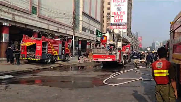 Fire Accident: కరాచీలోని షాపింగ్ మాల్లో భారీ అగ్నిప్రమాదం, 9 మంది మృతి, ఒకరికి తీవ్ర గాయాలు