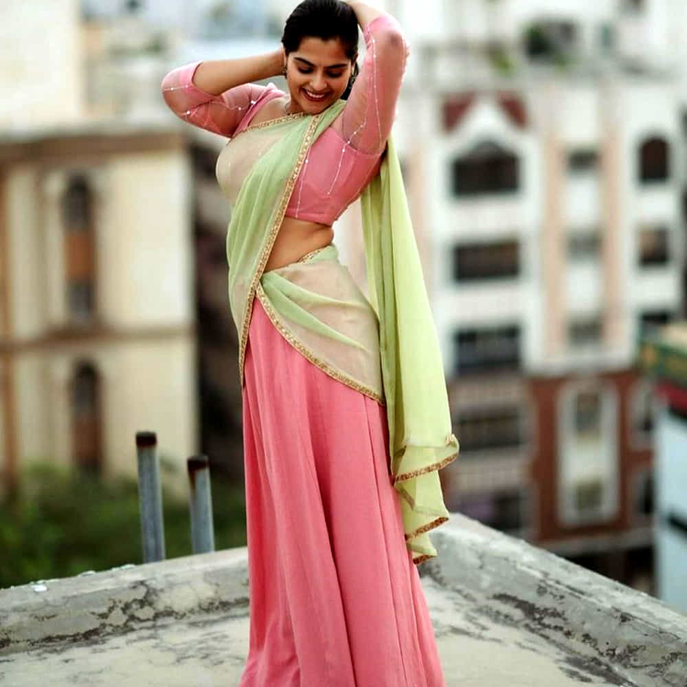 మసూద సినిమాతో హీరోయిన్ గా పరిచయం అయ్యింది కావ్య కల్యాణ్ రామ్. తొలి సినిమాతోనే మంచి విజయాన్ని అందుకుంది.