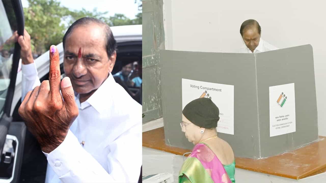 చింతమడకలో ముఖ్యమంత్రి కేసీఆర్ ఓటు వేశాక వేలిని చూపుతున్న దృశ్యం