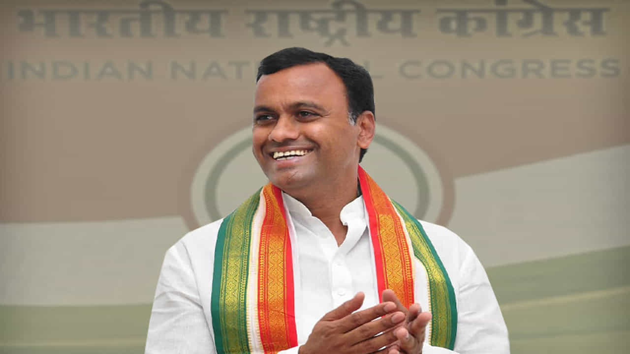 కోమటిరెడ్డి రాజగోపాల్ రెడ్డి తన కంపెనీ సుషీ ఇన్ఫ్రా అండ్ మైనింగ్ లిమిటెడ్లో 1.24 కోట్ల షేర్లు ఉన్నట్లు ప్రకటించారు. దీని పుస్తక విలువ రూ. 239 కోట్లు. తన కుటుంబానికి రూ. 157 కోట్ల విలువైన స్థిరాస్తులు, రూ. 4.14 కోట్ల అప్పులు ఉన్నాయని అఫిడవిట్లో పేర్కొన్నారు.