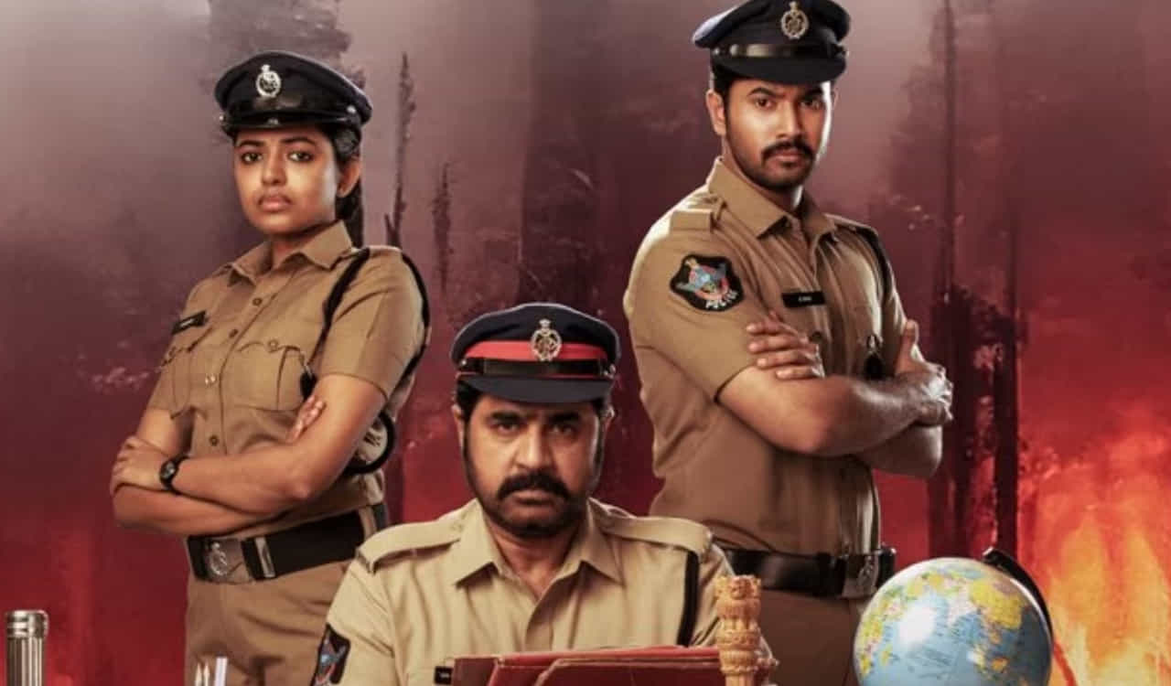 సీజన్ ఏదైనా సినిమా వాళ్లకు పండగే. ఆడియన్స్ మూడ్కి తగ్గట్టు మూవీస్ రిలీజ్ చేసి క్యాష్ చేసుకుంటారు. అయితే ఈ సారి మాత్రం అలా సీజన్ని క్యాప్చర్ చేసిన మూవీగా నెంబర్ వన్ ప్లేస్లో నిలుచుంది కోట బొమ్మాళి పీయస్. ఎలక్షన్ సీజన్లో హల్చల్ చేస్తాయని చాలా సినిమాల పేర్లే వినిపించినా, ఫైనల్గా డిస్టింక్షన్లో పాస్ అయింది కోట బొమ్మాళి పీయస్.
