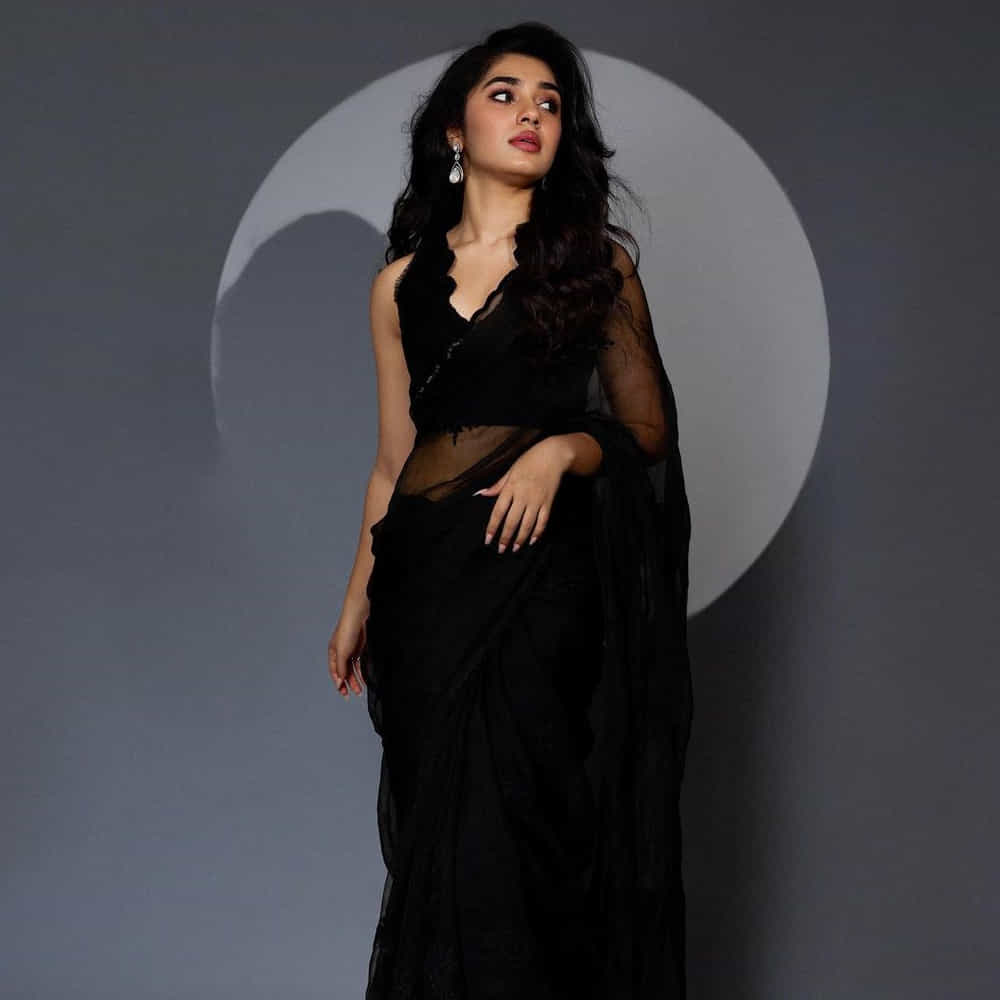 ఇదిలా ఉంటే..గతంలో కృతి ఓ ఇంటర్వ్యూలో ఆసక్తికర కామెంట్స్ చేసింది. తన చిన్నప్పుడే ఆమె రూ.100 లేదా 150 సంపాదించినట్లుగా చెప్పుకొచ్చింది. ఇంతకీ ఏం చేసేదో తెలుసా. 