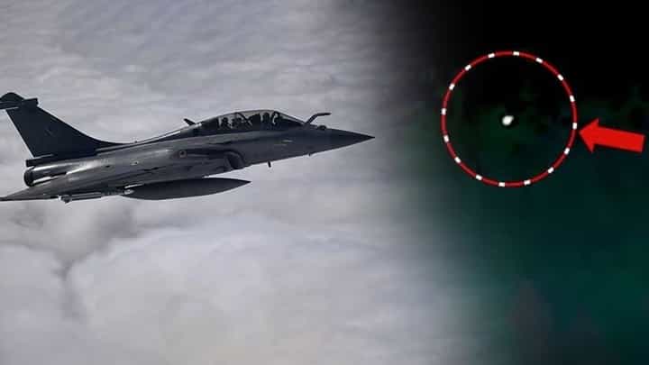 Watch Video: ఎయిర్పోర్ట్పై UFO కలకలం.. రెండు రఫేల్ జెట్స్ సాయంతో తీవ్ర గాలింపు Watch Video: ఎయిర్పోర్ట్పై UFO కలకలం.. రెండు రఫేల్ జెట్స్ సాయంతో తీవ్ర గాలింపు
