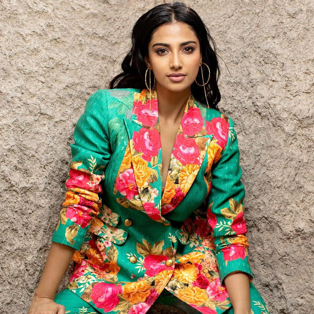 అక్కినేని హీరో సుశాంత్ నటించిన ఇచట వాహనములు నిలుపరాదు సినిమా డిజాస్టర్ అయినప్పటికీ .. హీరోయిన్ మీనాక్షి చౌదరి పేరు మాత్రం బాగానే వినిపించింది.