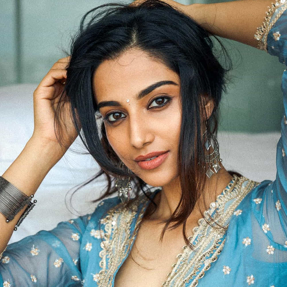 ఆ తర్వాత వరుసగా సినిమాల్లో నటిస్తూ బిజీ అయ్యింది. కానీ మీనాక్షికి సాలిడ్ హిట్ మాత్రం దక్కలేదు. హిట్స్ వచ్చినా కూడా గుర్తింపు రాలేదు. 
