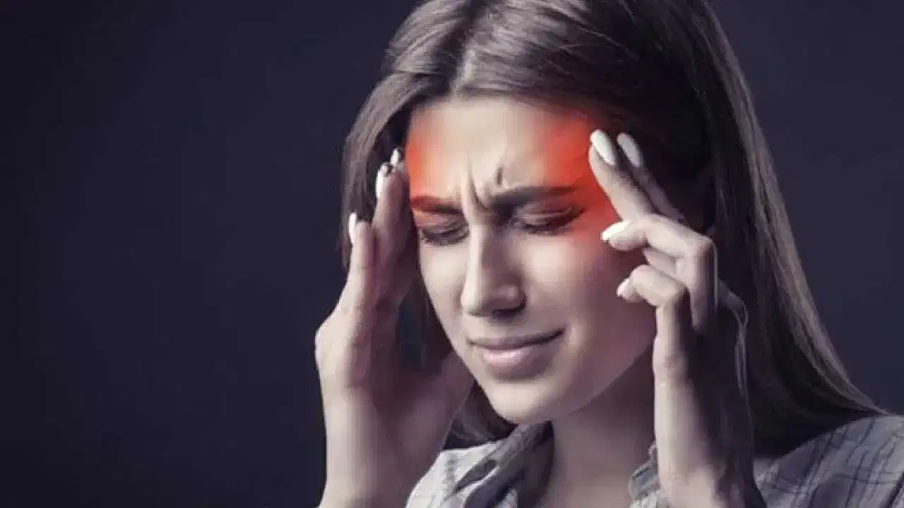 ఈ మైగ్రేన్ నొప్పి పురుషుల్లో కంటే.. స్త్రీలలోనే ఎక్కువగా వస్తుంది. దీంతో మనిషి మనిషలో ఉండడు. దానికి ఇప్పుడున్న చలి కారణంగా ఇంకా ఎక్కువగా వస్తుంది. ఈ తల నొప్పి ఒక పూట వరకూ ఉంటుంది. ఈ మైగ్రేన్ ని తగ్గించాలంటే బెల్లం బాగా హెల్ప్ చేస్తుంది.