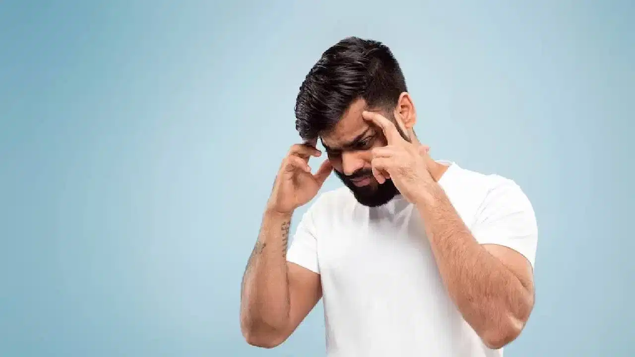 ఈ మైగ్రైన్ తల నొప్పి ఎక్కువగా ఉన్నప్పుడు గోరు వెచ్చటి ఆవు పాలల్లో కొద్దిగా బెల్లం కలుపుకుని తాగాలి. ఇది తాగిన కొద్ది సేపటికే ఉపశమనం కలుగుతుంది. అలాగే అల్లం కూడా చాలా ఎఫెక్టీవ్ గా పని చేస్తుంది. 