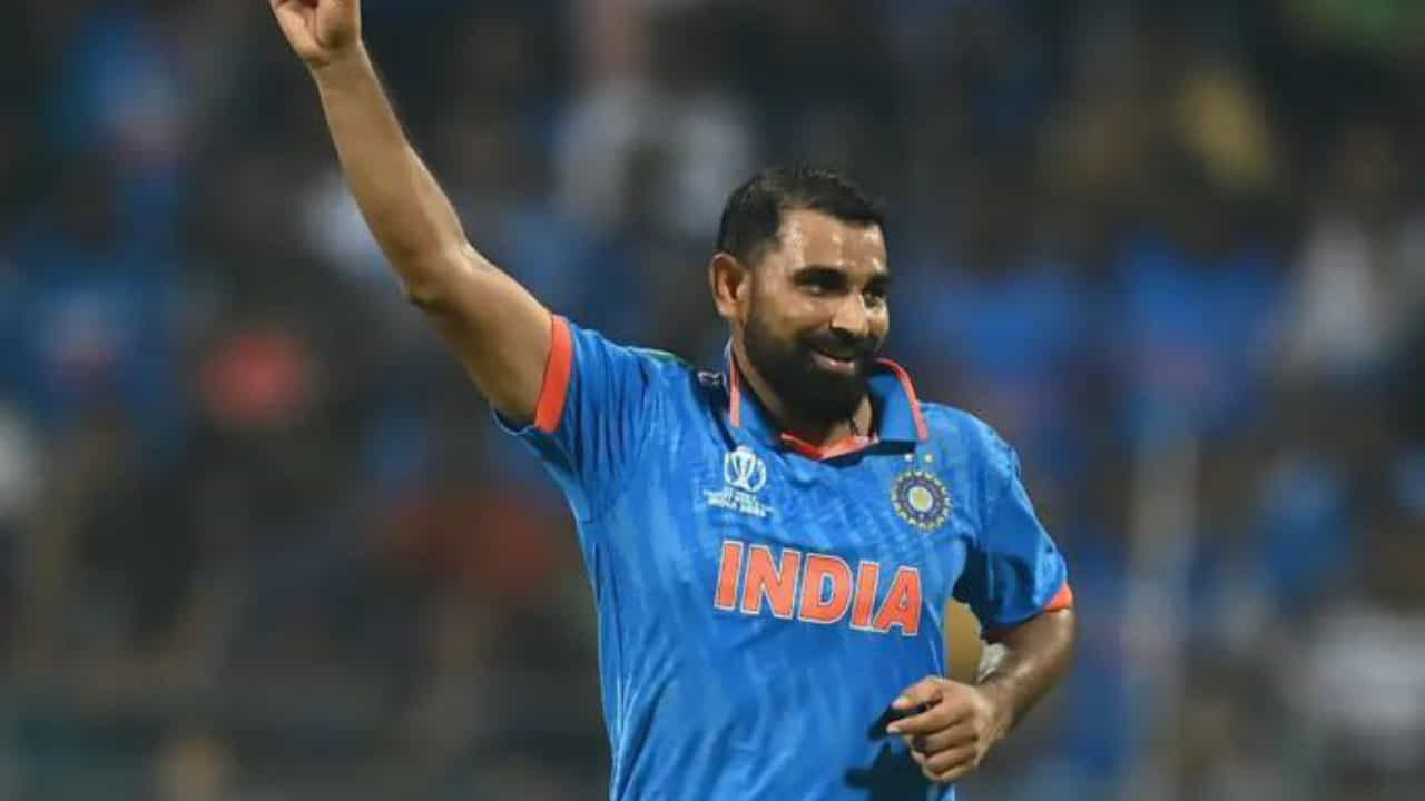 ముంబైలో 2023 ప్రపంచకప్ మ్యాచ్లో భారత్ వర్సెస్ శ్రీలంక మ్యాచ్ సందర్భంగా మహమ్మద్ షమీ వన్డే ప్రపంచకప్ చరిత్రలో అత్యధిక వికెట్లు తీసిన భారత బౌలర్గా నిలిచాడు.