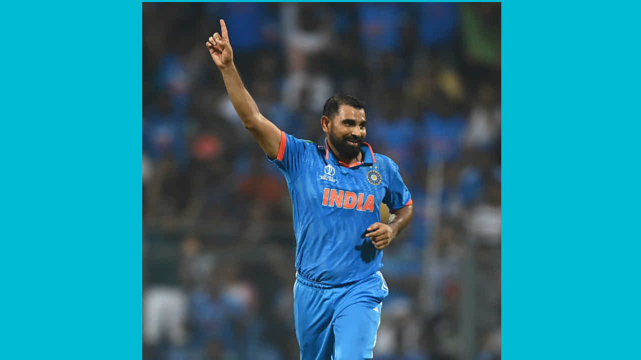ODI ప్రపంచకప్లలో అత్యధికంగా ఐదు వికెట్లు సాధించిన ఆటగాడిగా షమీ ఇప్పుడు స్టార్క్తో సమానంగా ఉన్నాడు.