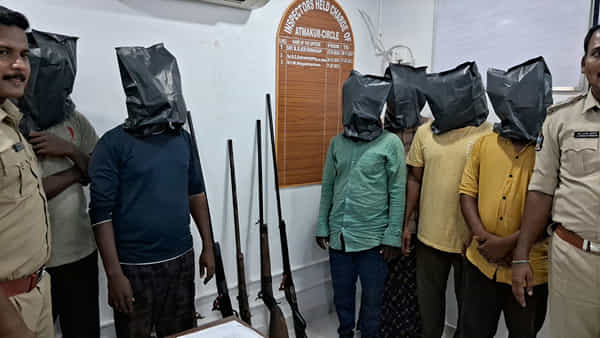 Nallamala: మాంసం కోసం నల్లమలపై దృష్టి సారించిన కేటుగాళ్లు అరెస్ట్, నాటు తుపాకీలు స్వాధీనం..