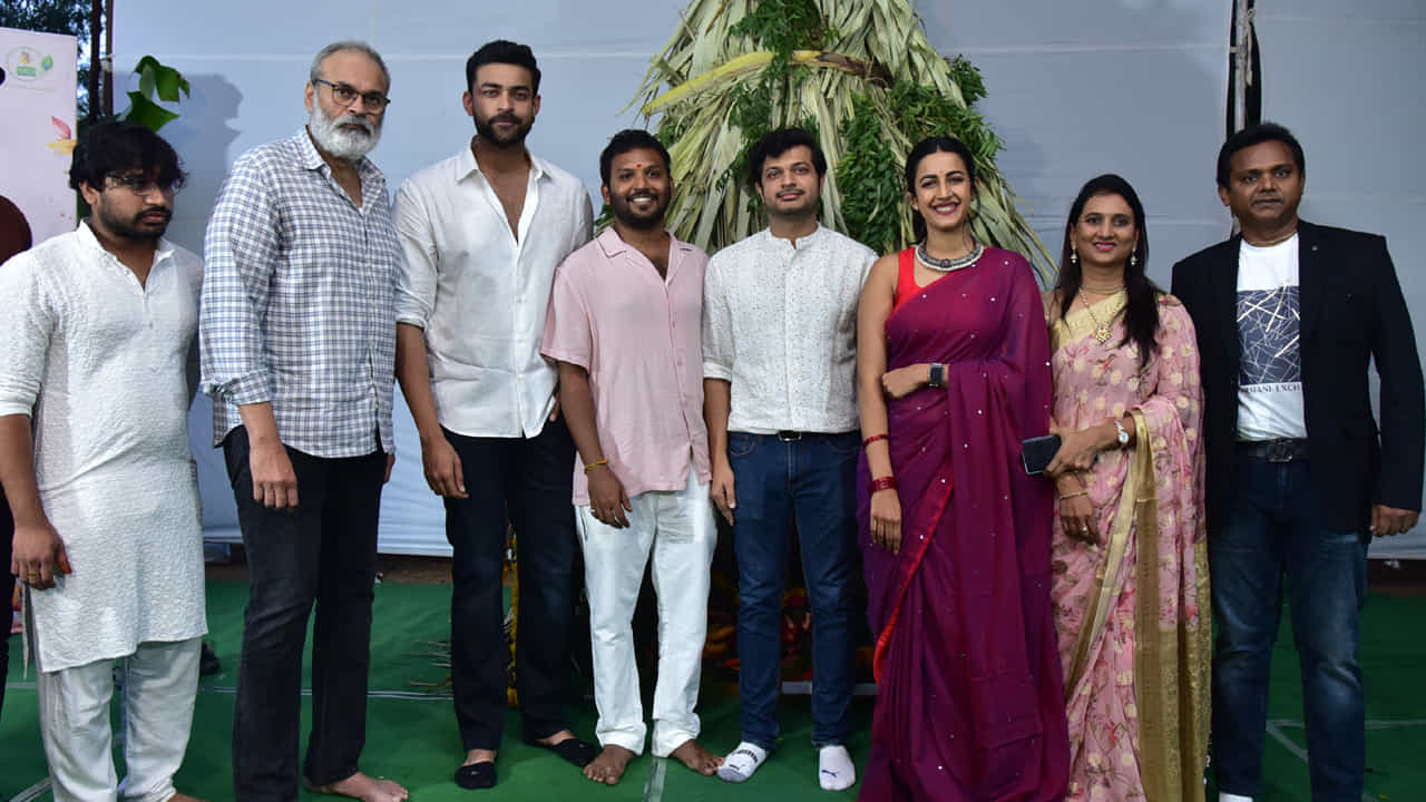 'ఇందులో 11 మంది హీరోలు, 4 హీరోయిన్స్‌ని పరిచయం చేస్తున్నాం. నాకు ఇచ్చిన అవకాశాన్ని నిలబెట్టుకుంటామని నమ్ముతున్నాం. త్వరలోనే షూటింగ్ స్టార్ట్ అవుతుంది. అందరూ సపోర్ట్ చేయాలని కోరుకుంటున్నాం' అని డైరెక్టర్‌ యదు వంశీ చెప్పుకొచ్చారు.