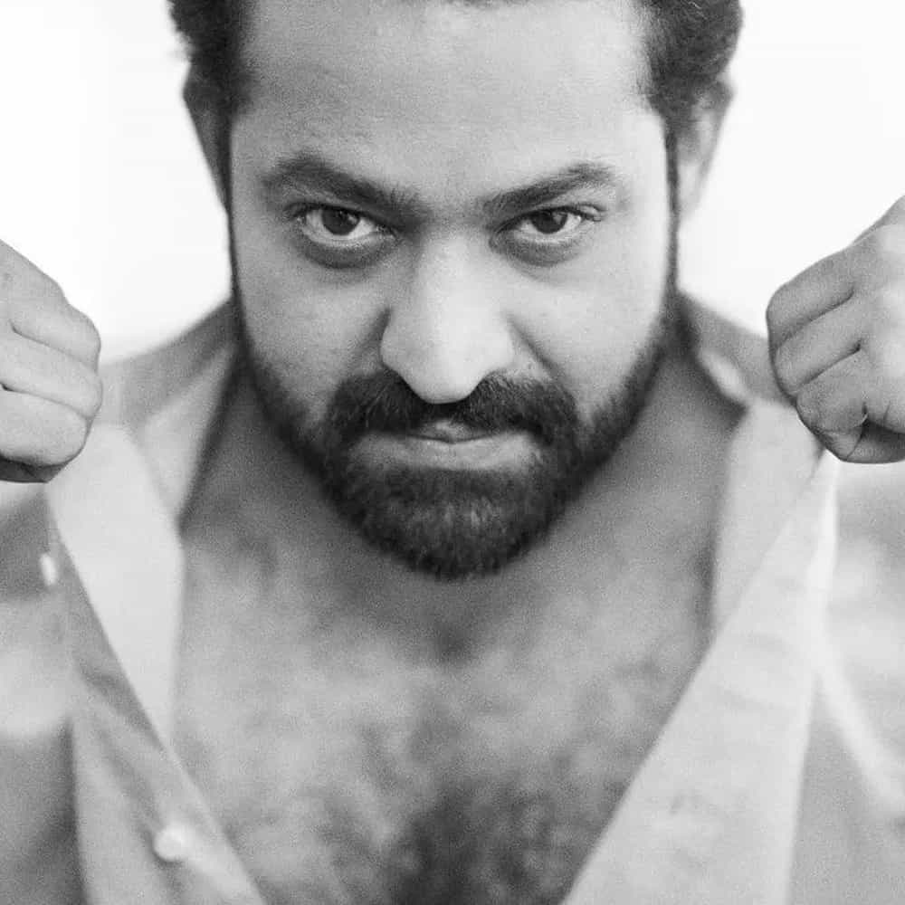 ఆ తరువాత కూడా షార్ట్ గ్యాప్స్తోనే వరుస షెడ్యూల్స్లో షూటింగ్ చేస్తున్నారు. వీలైనంత వరకు బ్రేక్ ఇవ్వకుండా షూటింగ్ చేసేలాగే ప్లాన్ చేస్తోంది కొరటాల టీమ్. తారక్ స్పీడుకు కొరటాల మేకింగ్ స్టైల్ కూడా మ్యాచ్ అవ్వటంతో దేవర పార్ట్ వన్ షూటింగ్ జెట్ స్పీడుతో పూర్తవుతోంది.