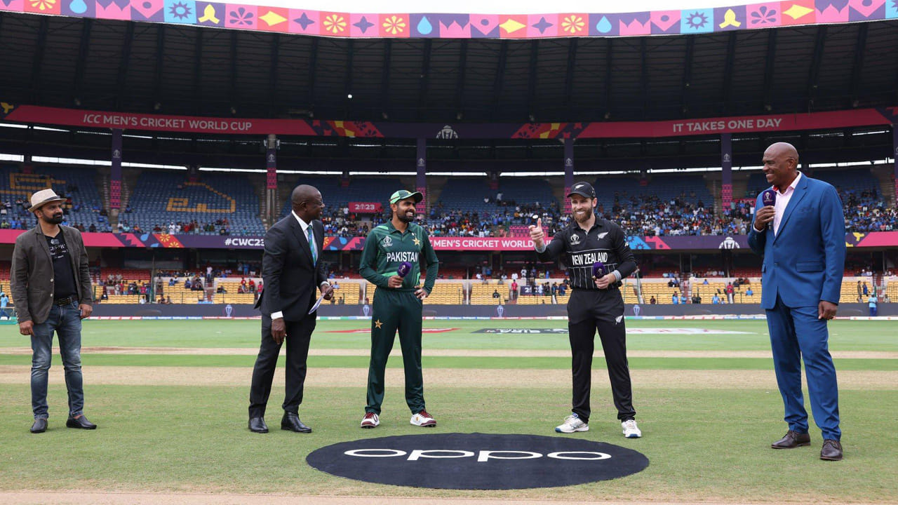 NZ vs PAK Playing XI: టాస్ గెలిచిన పాకిస్తాన్.. గెలిస్తే సెమీస్ చేరే ఛాన్స్.. ఓడితే టోర్నీ నుంచే ఔట్?