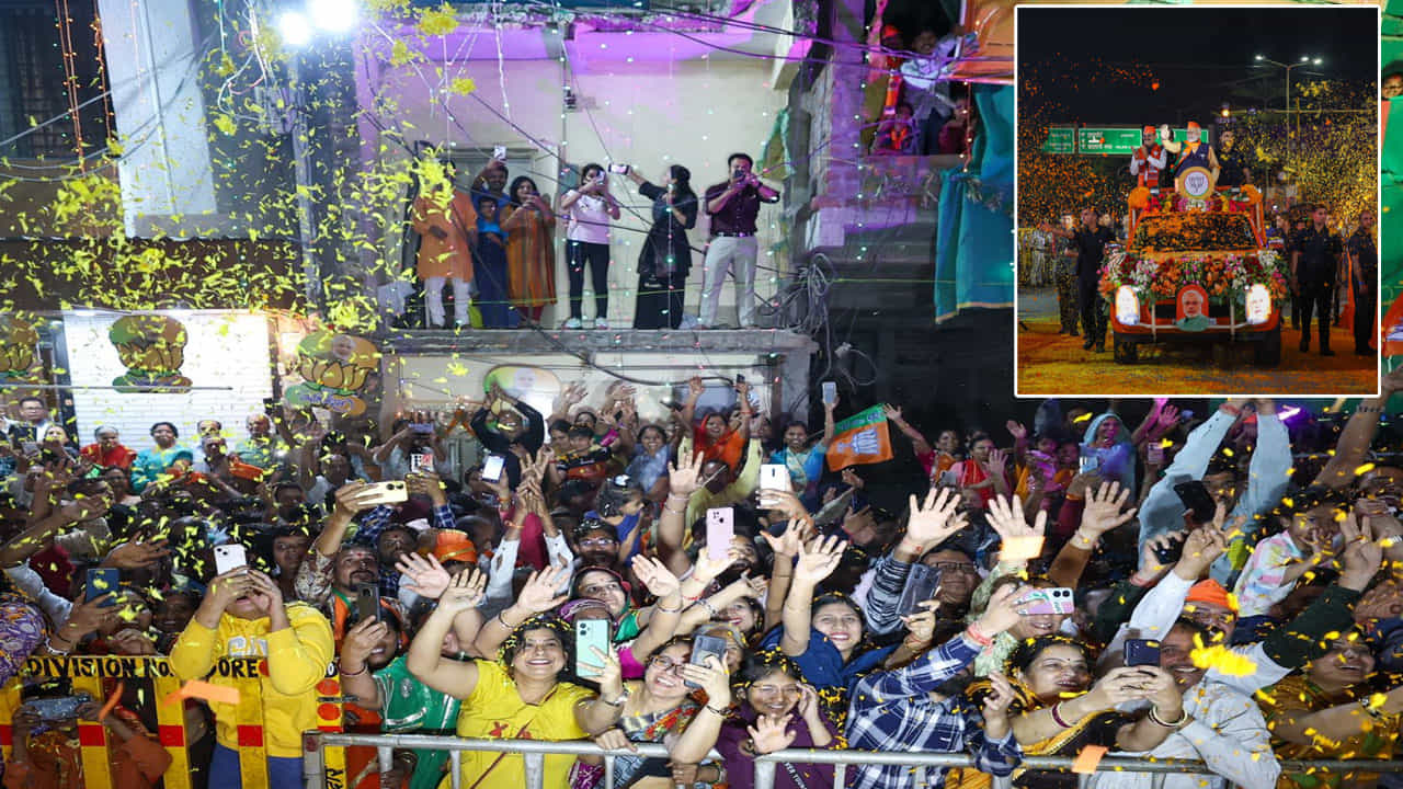 కాంగ్రెస్‌ నేతలు కోట్లాది రూపాయల అవినీతి చేస్తూ, పెట్టుబడిదారులను తరిమేశారంటూ ప్రధాని మోదీ గుర్తుచేశారు. మధ్యప్రదేశ్‌ ఎన్నికల్లో ఈసారి రికార్డులు సృష్టిస్తామని ప్రధాని మోదీ అన్నారు. BJP మీద ప్రజలకున్న నమ్మకం అద్భుతమని, వారి ఆశీర్వాదాలు కూడా ఉన్నాయన్నారు. ఢిల్లీలో కూర్చుని లెక్కలు వేసేవారికి ఇది అర్థం కాదంటూ కాంగ్రెస్‌ నేతలకు చురకలు పెట్టారు. 