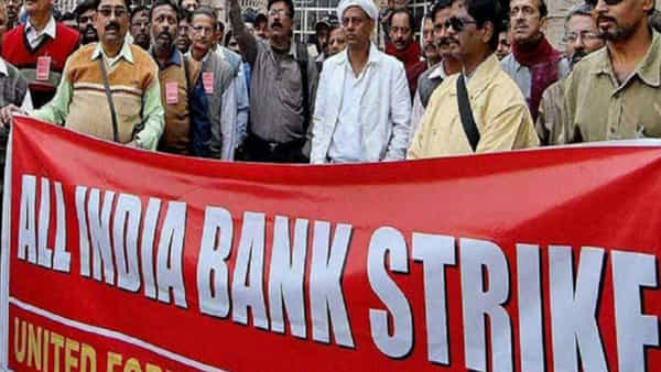 Bank Strike: డిశంబర్, జనవరిలో విడతల వారిగా బ్యాంకులు బంద్.. కారణం ఇదే..