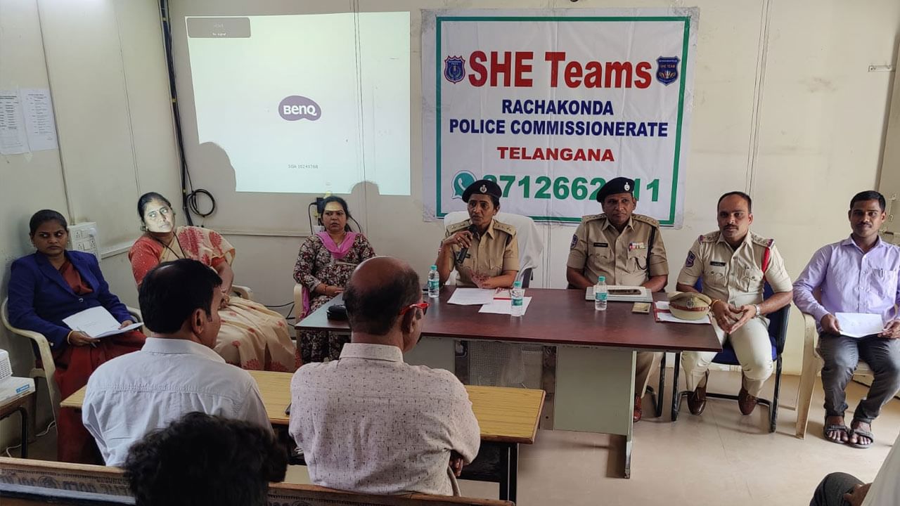 Hyderabad: పోకిరీల తాట తీస్తున్న షీ టీమ్స్.. డెకాయ్ ఆపరేషన్స్ నిర్వహిస్తూ..