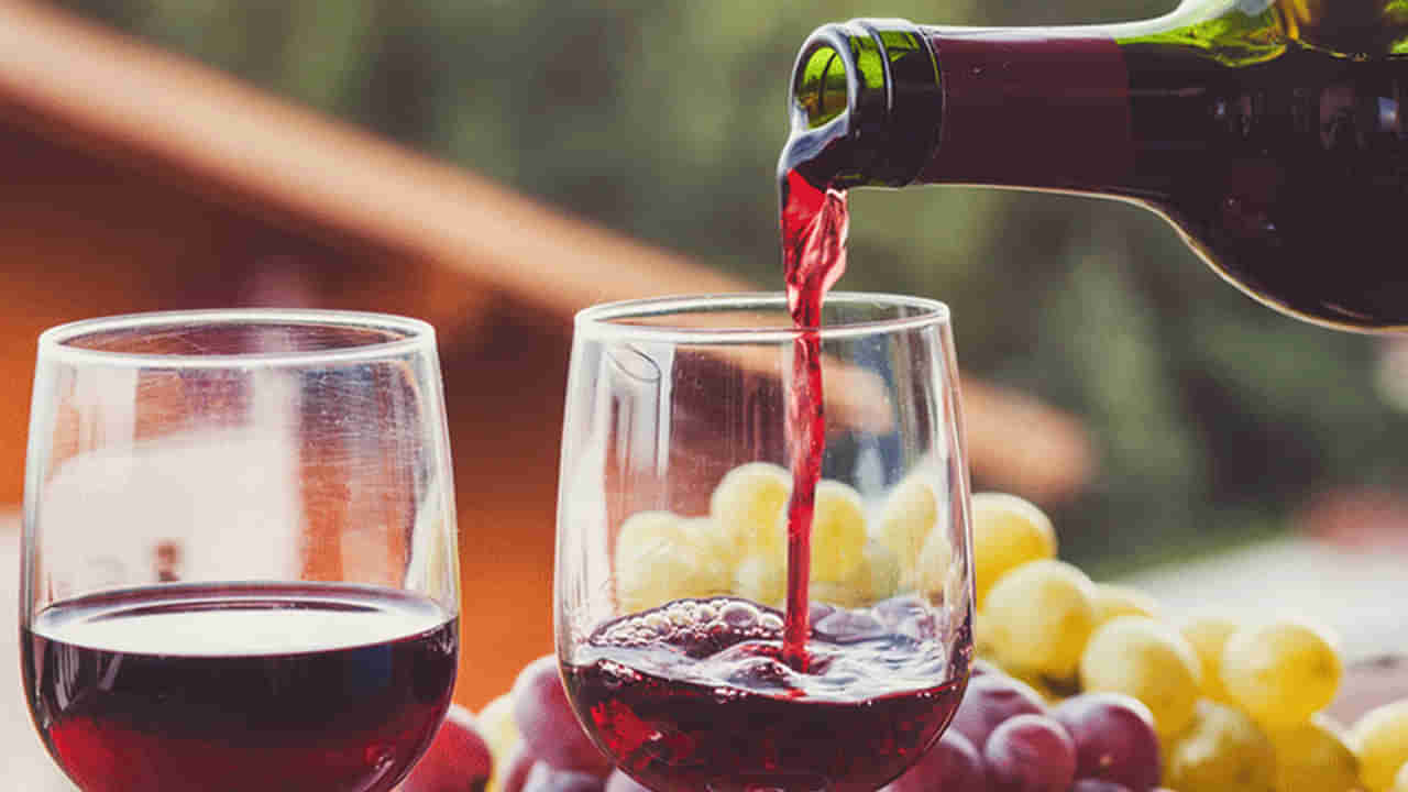 Red Wine Benefits: రెడ్ వైన్‌తో ఎన్ని ఉపయోగాలో.. రోజుకు ఒక్క పెగ్గు తాగితే చాలు.!