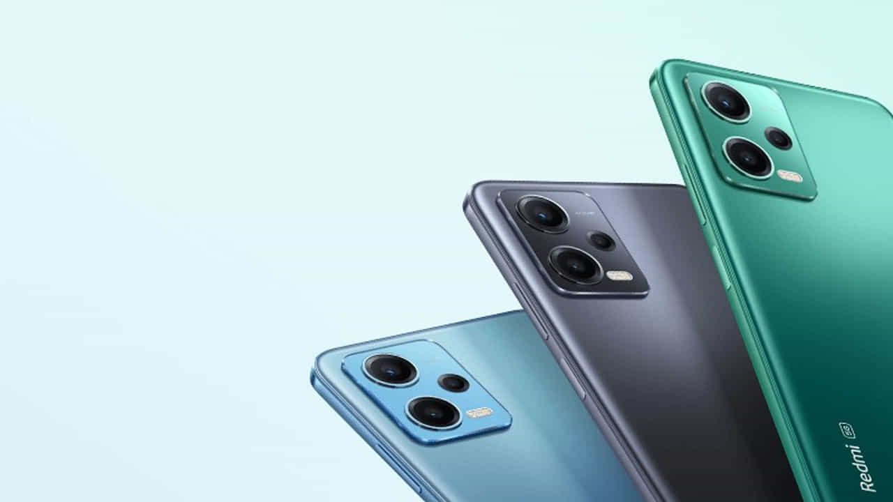  Redmi Note 12: రూ. 20 వేల లోపు అందుబాటులో ఉన్న మరో బెస్ట్ ఫోన్‌ రెడ్‌మీ నోట్ 12 ఒకటి. ఈ ఫోన్‌ 4 జీబీ ర్యామ్‌, 64 జీబీ స్టోరేజ్‌ వేరియంట్‌ ధర రూ. 11,999గా ఉంది. కొన్ని కార్డులతో కొనుగోలు చేస్తే రూ. 1500 డిస్కౌంట్స్‌ పొందొచ్చు. ఈ ఫోన్‌లో 50 మగాపిక్సెల్ రెయిర్‌ కెమెరాను అందించారు. 5000 ఎమ్‌ఏహెచ్‌ బ్యాటరీ ఈ ఫోన్‌ సొంతం. 