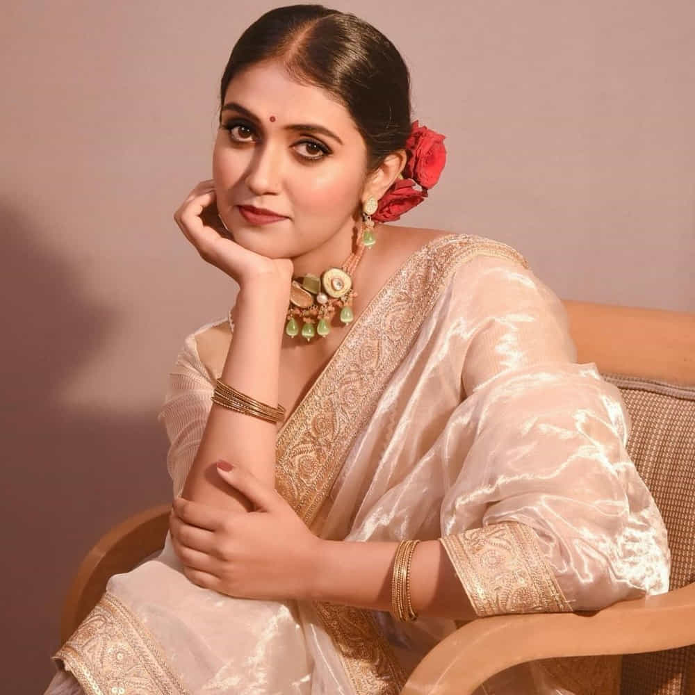 సైరత్ .. సినిమా గుర్తే ఉంటుంది. 2016లో బాక్సాఫీస్ వద్ద వసూళ్ల సునామీ సృష్టించిన చిన్న సినిమా. ఎలాంటి అంచనాలు లేకుండా తక్కువ బడ్జెట్తో మరాఠీలో రూపొందించిన సినిమా రికార్డ్స్ క్రియేట్ చేసింది.