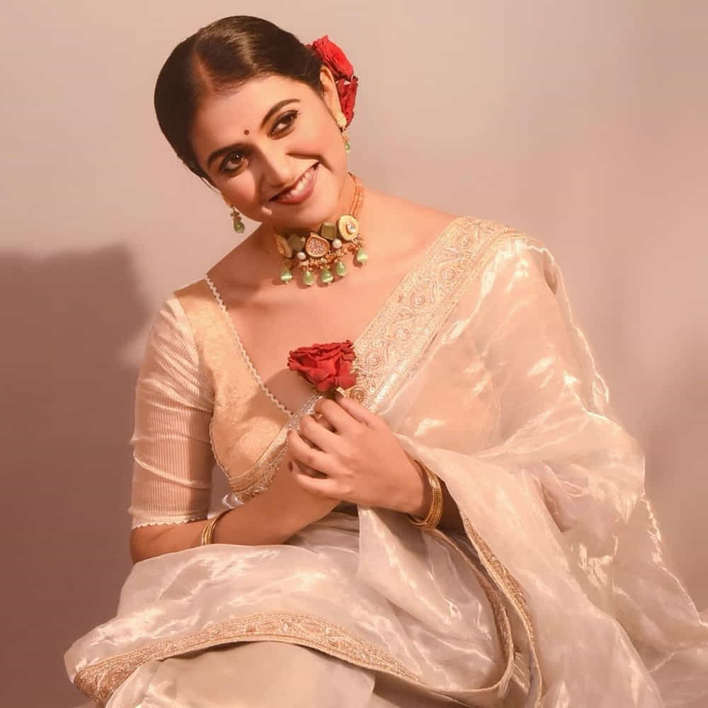 ప్రస్తుతం రింకు షేర్ చేసిన ఫోటోస్ చూస్తే.. "కథలో రాజకుమారి.. ప్రేమగ మారి పిలిచేరా.. ఇలలో రాజకుమారుడు.. రాజసవీరుడు నిలిచేరా.." అనే సాంగ్ గుర్తుకు రావడం ఖాయం.