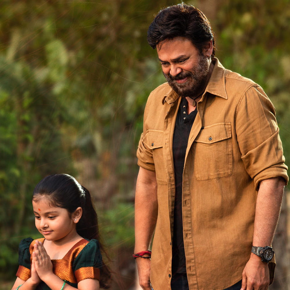 భారీ సినిమాల మధ్య బుల్లి హీరో తేజ సజ్జా హనుమాన్తో వస్తున్నారు. అటు విక్టరీ హీరో వెంకటేష్ అయితే ఒకేసారి రెండు కాలేజీల్లో ప్రమోషనల్ యాక్టివిటీస్ని ప్లాన్ చేస్తూ, ట్రెండ్ సెట్ చేయడమంటే ఇదేనమ్మా... సైంధవ్ కూడా ట్రెండ్లోనే ఉంటుంది. వావ్ వావ్ అంటారు అంటూ కుర్రకారులో హుషారు పెంచుతున్నారు.