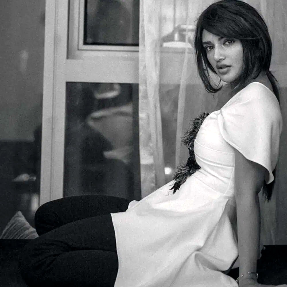 ఇటీవలే ఈ అమ్మడికి రెండు ఫ్లాప్స్ తగిలాయి. స్కంద, ఆదికేశవ సినిమాలు ఆశించిన స్థాయిలో సక్సెస్ కాలేదు.  అయినా కూడా అమ్మడి చేతిలో చాలా  సినిమాలు  ఉన్నాయి. 