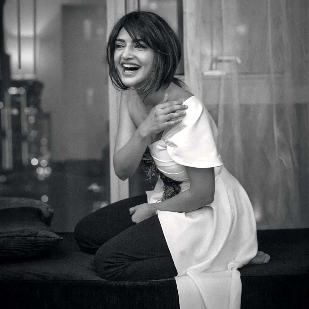 ప్రస్తుతం ఈ అమ్మడు మహేష్ బాబు నటిస్తున్నా గుంటూరు కారం సినిమా పై భారీ అంచనాలు పెట్టుకుంది. ఈ సినిమా సంక్రాంతి కానుకగా విడుదల కానుంది. 