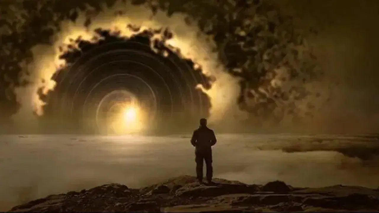 నిద్రలో ఎన్నో కలలు వస్తూంటాయి. అయితే వాటిల్లో గుర్తుకు ఉండేవి కొన్నే. తెల్లవారుజామున వచ్చే కలలు నిజమవుతాయని పెద్దలు కూడా చెబుతూంటారు. అలాగే నిద్రలో వచ్చే కలలకు కొన్ని అర్థాలు కూడా ఉన్నాయని పెద్దలు అంటారు. మరోవైపు స్వప్న శాస్త్రం కూడా కలలకు అర్థాలు ఉన్నాయని చెబుతోంది. ఒకోసారి నిజంగానే చాలా వింత కలలు వస్తాయి. ఇంకోసారి భయానక కలలు, నవ్వడం, ఏడుపు ఇలా చాలా రకరకాల కలలు వస్తాయి. మరి కలలో ఏవి కనిపిస్తే మంచివి.. ఏవి కనిపిస్తే నష్టాలో ఇప్పుడు తెలుసుకుందాం.
