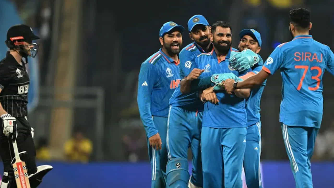 ఇక కీలకమైన సెమీ ఫైనల్లో న్యూజిలాండ్తో భారత్ ఆడింది. ఈ మ్యాచ్లో భారత్ టాస్ గెలిచి తొలుత బ్యాటింగ్ చేసింది. నిర్ణీత 50 ఓవర్లలో 4 వికెట్ల నష్టానికి 397 పరుగులు చేసింది. ఈ లక్ష్యాన్ని ఛేదించేందుకు బరిలోకి దిగిన న్యూజిలాండ్ 48.5 ఓవర్లలో 327 పరుగులకే ఆలౌటైంది. దీంతో 70 పరుగుల తేడాతో గెలిచి ఫైనల్లోకి సగర్వంగా అడుగుపెట్టింది రోహిత్ సేన.