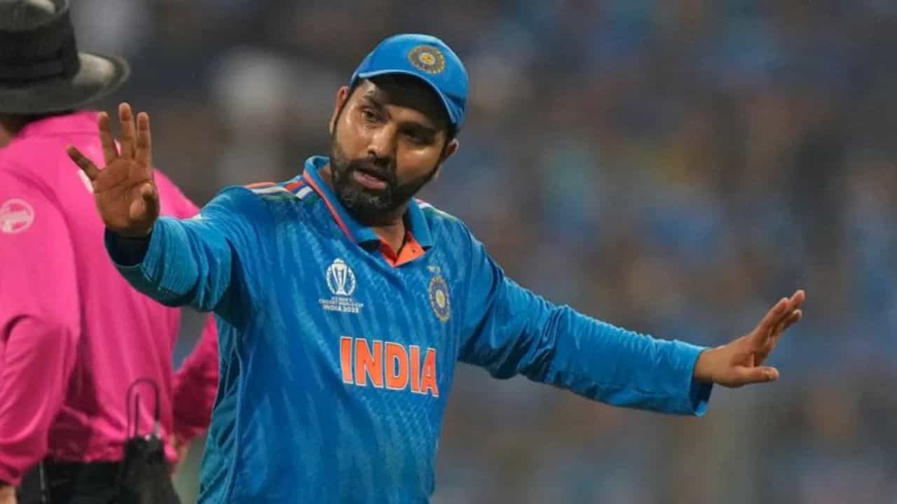 వన్డే ప్రపంచకప్ సెమీఫైనల్లో రోహిత్ శర్మ నేతృత్వంలోని టీమిండియా 70 పరుగుల తేడాతో న్యూజిలాండ్ను ఓడించింది. దీంతో నాలుగోసారి ప్రపంచకప్ ఫైనల్కు చేరింది.