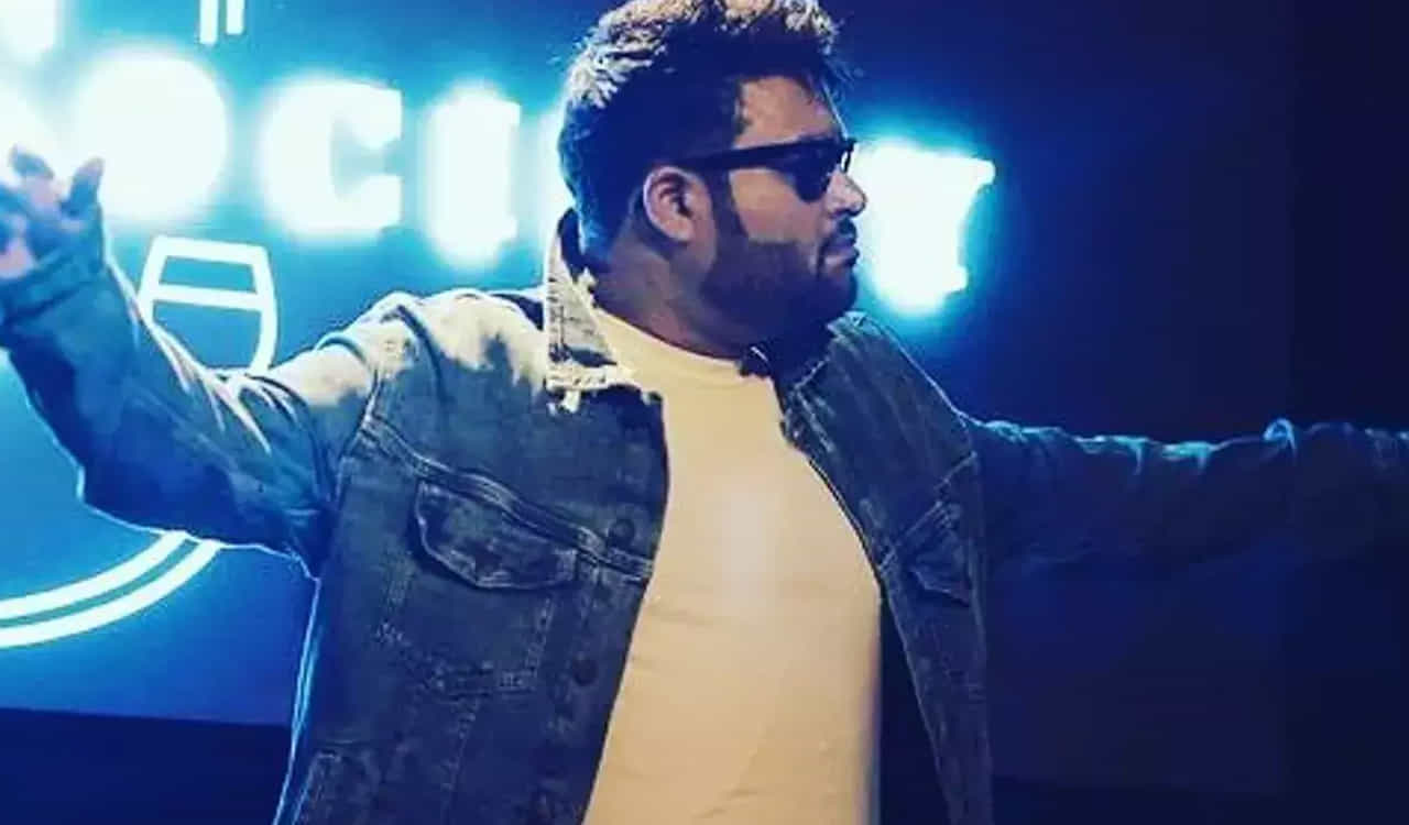 అలాగే థమన్ కూడా వీరసింహారెడ్డి, అఖండ.. ఈ మధ్యే భగవంత్ కేసరి లాంటి సినిమాలకు అదిరిపోయే ఆర్ఆర్ ఇచ్చాడు థమన్. వాటి విజయాలకు థమన్ సంగీతం కూడా ప్రధానమైన కారణం. తాజాగా అజినీష్ లోక్నాథ్ సైతం అదిరిపోయే మ్యూజిక్తో మ్యాజిక్ చేసాడు.