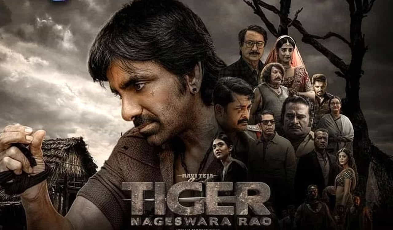 అలాంటప్పుడు ఎందుకు థియేటర్కు వెళ్ళడం అని కొందరు ఏకంగా అటువైపు వెళ్లడం కూడా ఆపేసారు. ఇదంతా తెలిసిన మ్యాటరే కదా ఇప్పుడెందుకు అనుకుంటున్నారు కదా..? ఎందుకంటే దసరా సినిమాల గురించే ఈ చర్చంతా జరుగుతుందిప్పుడు.ఇప్పటికే టైగర్ నాగేశ్వరరావు ఓటిటికి వచ్చేసింది. వచ్చిన నెల రోజుల్లోనే ఈ సినిమాను డిజిటల్లోకి తీసుకొచ్చారు అది కూడా చడీచప్పుడు లేకుండా. రవితేజ హీరోగా నటించిన ఈ సినిమాకు వంశీ దర్శకుడు. థియేటర్స్లో మ్యాజిక్ చేయని ఈ సినిమా.. ఓటిటిలో మాత్రం అదరగొడుతుంది.