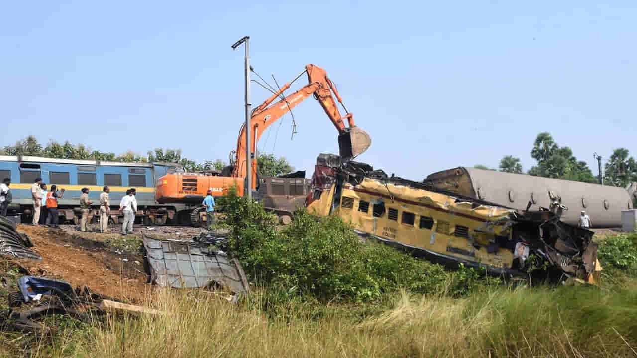 AP Train Accident: కంటకాపల్లి రైలు ప్రమాదానికి అసలు కారణం ఇదే.. ఆ రోజున ఏం జరిగిందంటే..
