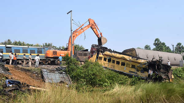 AP Train Accident: కంటకాపల్లి రైలు ప్రమాదానికి అసలు కారణం ఇదే.. ఆ రోజున ఏం జరిగిందంటే..